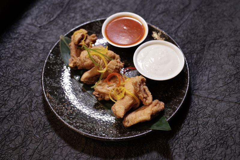 Chicken wings with spicy sauce